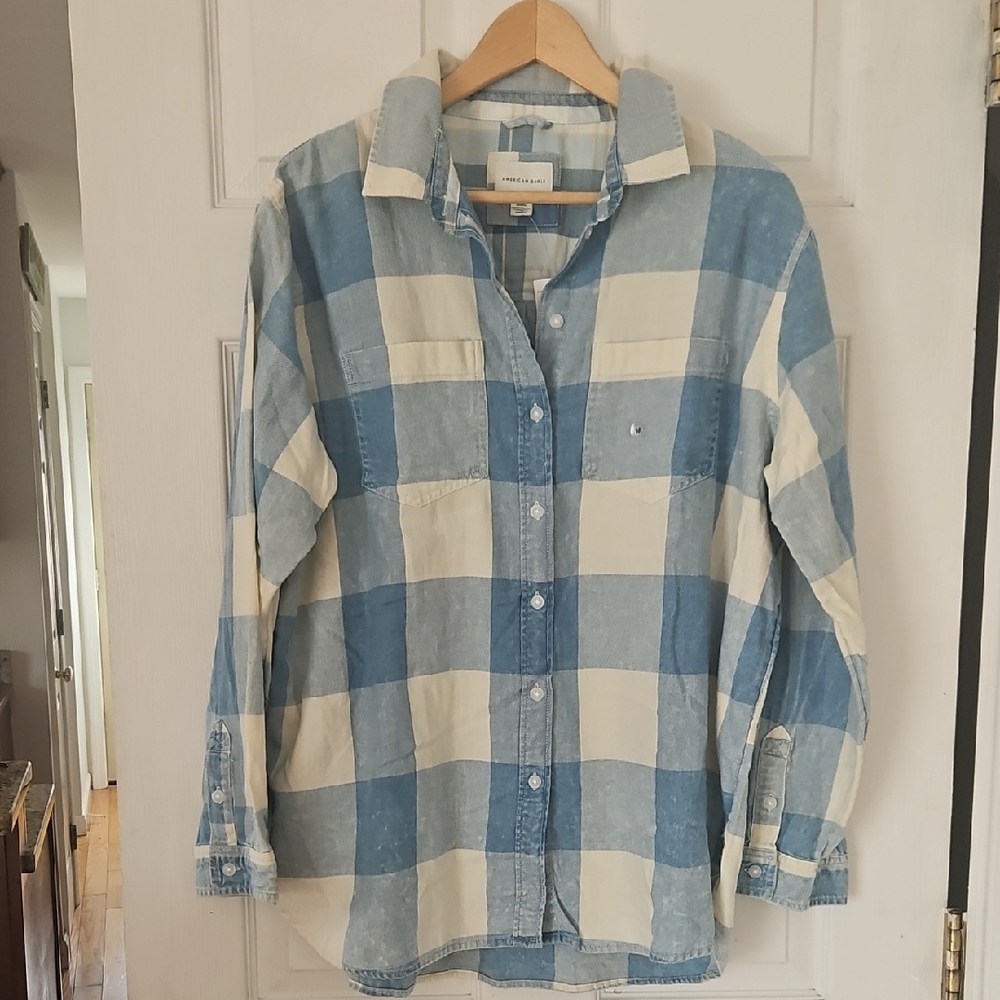 NWT American Eagle Outfitters Blue and Cream Plaid Shirt
